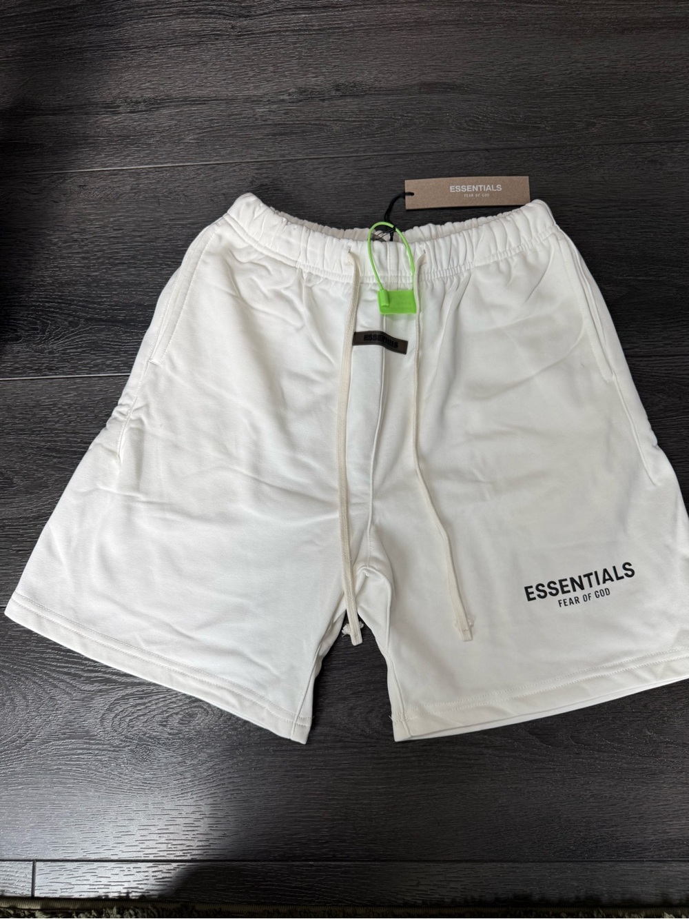 Men’s Essentials Shorts -Large